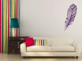 Dekoracja ścienna w stylu boho z motywem ozdobnego pióra